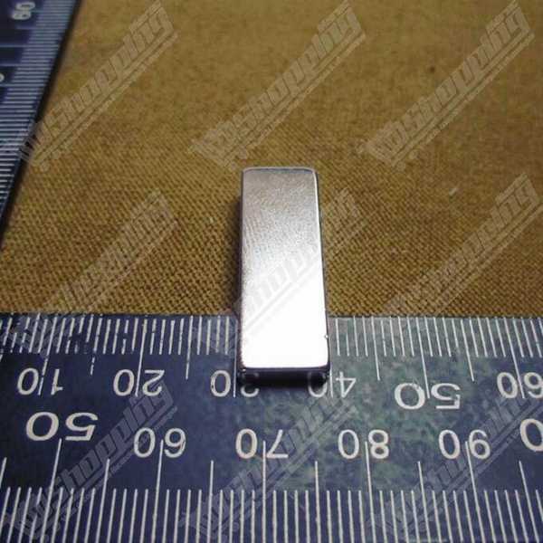 Aimant néodyme rectangulaire 30x10x3mm - 1 pièce